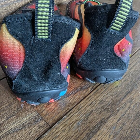 Water Shoes Colorful Kids Shoes with Black Soles Eu 33  Sz 1.5-2 US. - Picture 7 of 7